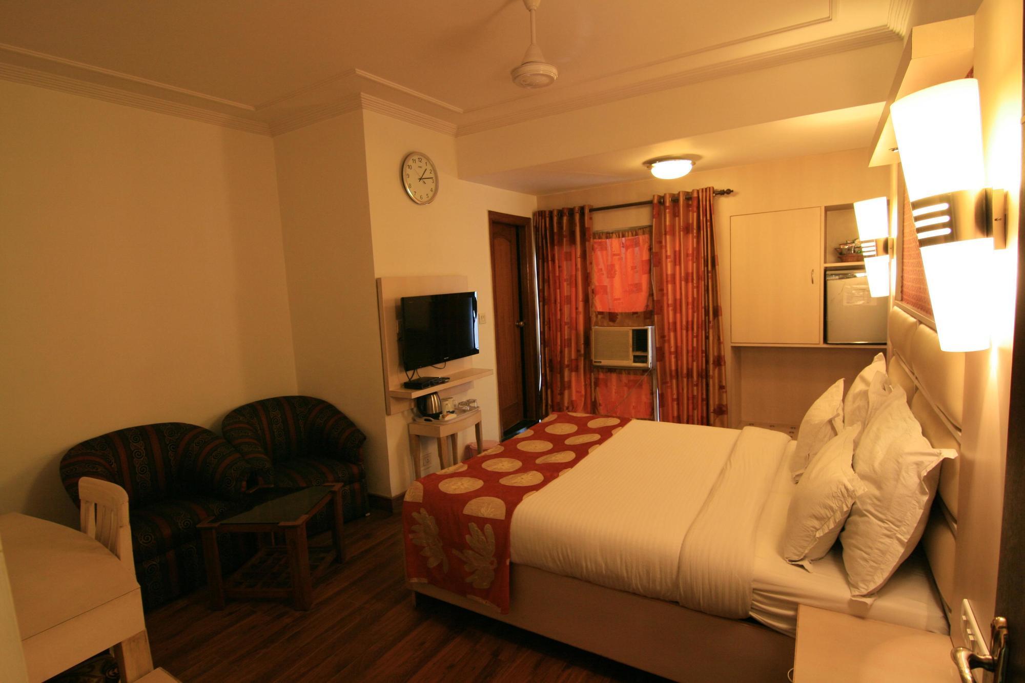 Hotel Sri Nanak Continental Neu-Delhi Zimmer foto